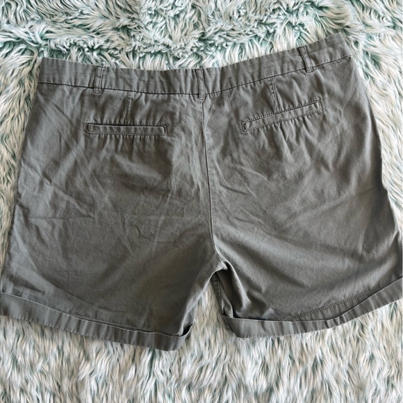 Nicole Miller Original Shorts, Size 14 - Picture 3 of 10